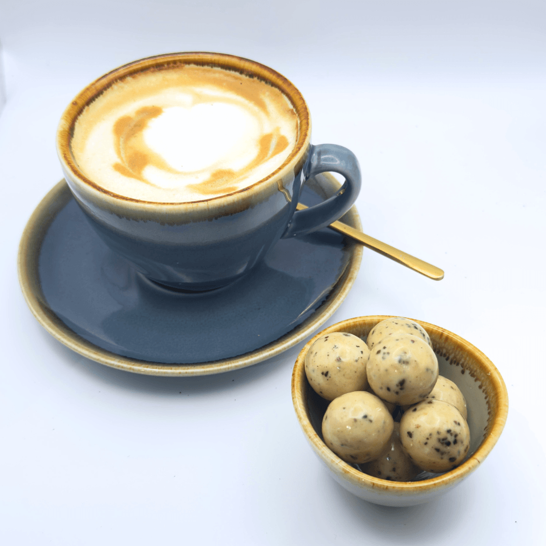 Rösterei Winzer Genuss-Kugeln, feine Pralinen Cappuccino-Lakritz, perfekt zu Espresso und Cappuccino